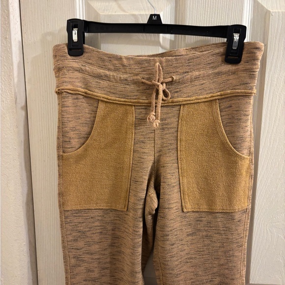Women’s Free People Movement leggings. - Picture 3 of 8